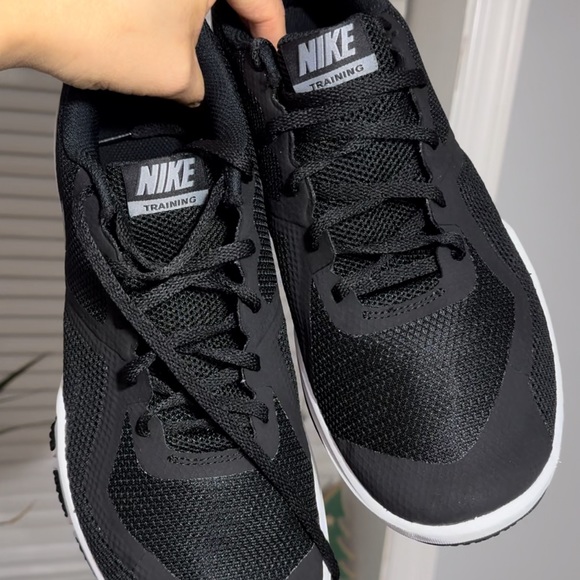 adidas 6 US like new $40dll, Shoes active NIKE (men) 10 US $24 dll like new - Picture 5 of 5